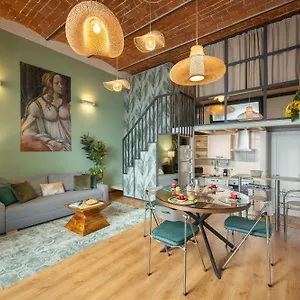 Metropolitan Loft: Center Base With Local Charm Florence