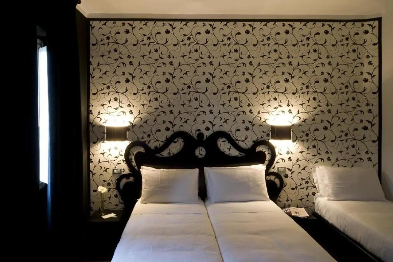 Hotel Universo Firenze 3*,  Italia